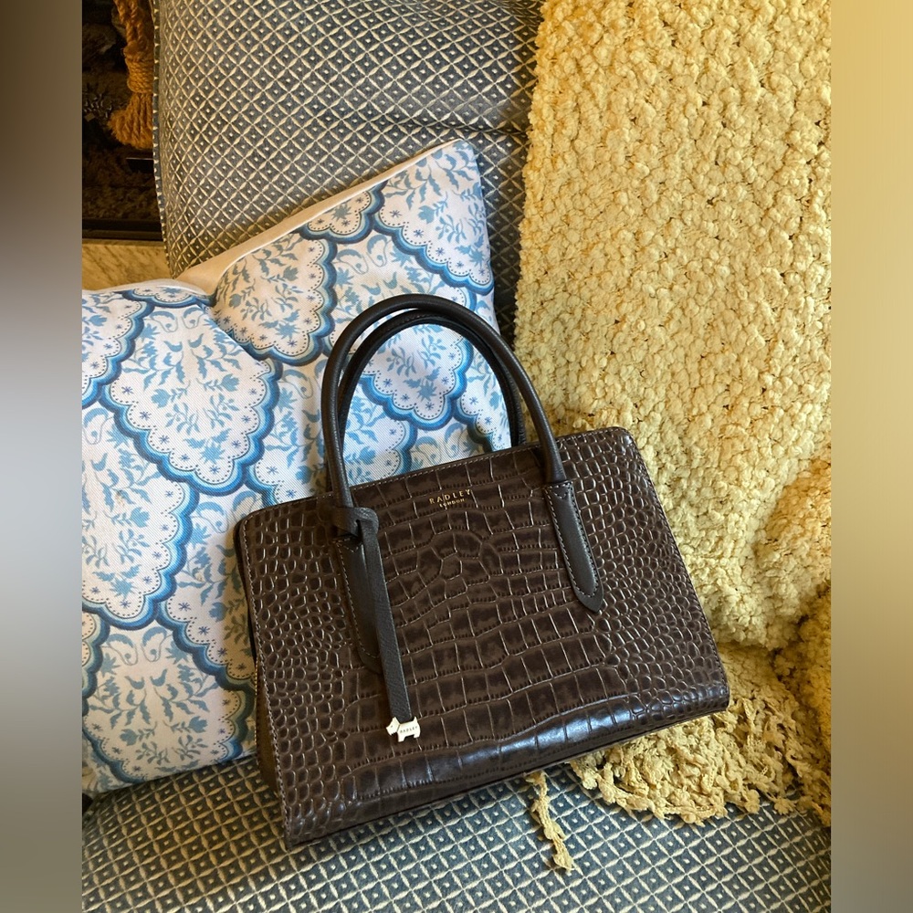 NWOT RADLEY Authentic Kelly style bag, embossed leather in taupe grey. - Picture 2 of 8